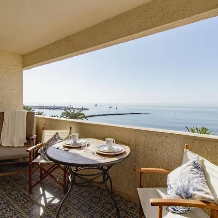 Apartment Larycorte, Beautiful 3bdr Beachfront